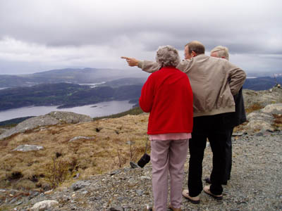 Morten pointing out landmarks visible from the top of Forbordfjell