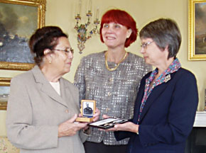 HMA Linda Duffield presents Blazena with her fathers DFC watched by her daughter.